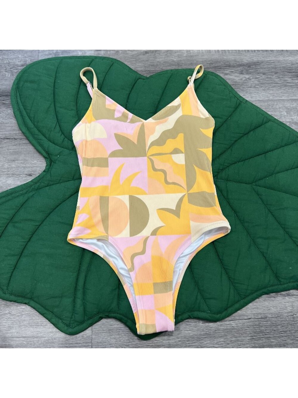 Quiksilver Womens XS Classic One Piece Swimsuit Beach Retro Mod Geometric